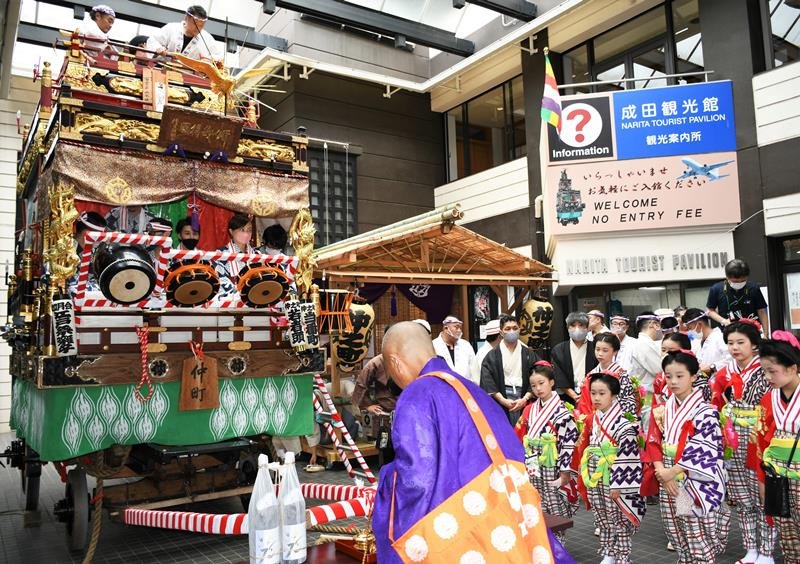 威勢良く山車引き回し　３年ぶり成田祇園祭　規模縮小も笑顔広がる