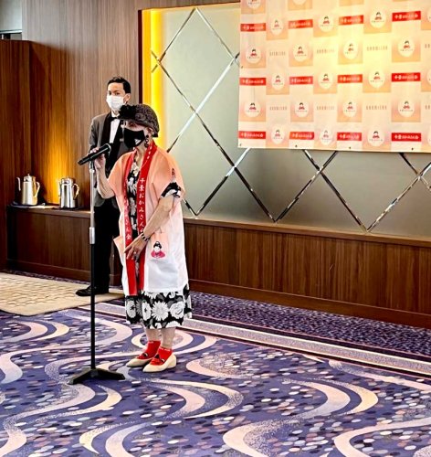 あいさつをする吉成会長＝千葉市中央区