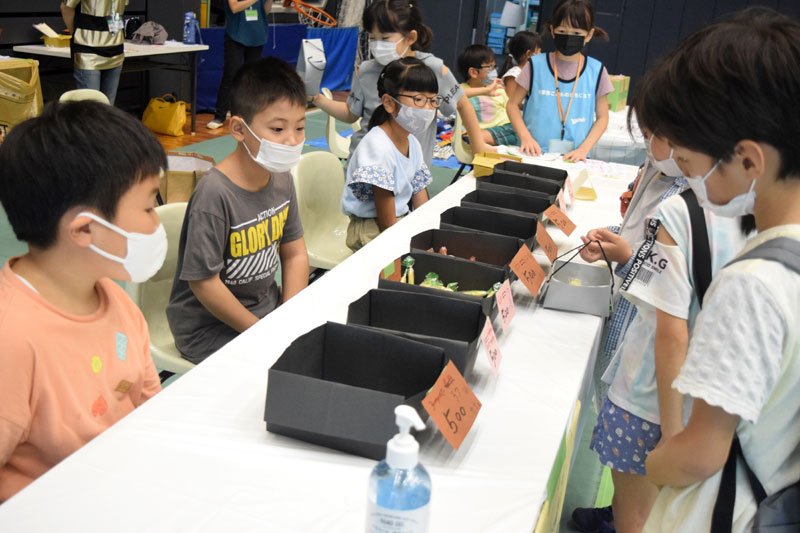 夏休み最後の日曜日、子どもたち“まち”のお仕事体験　警察官やゲーム屋なりきり