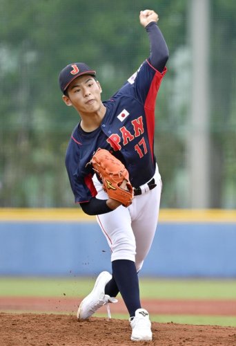 早大との練習試合に３番手で登板した高校日本代表の森本星＝東京都内（共同）
