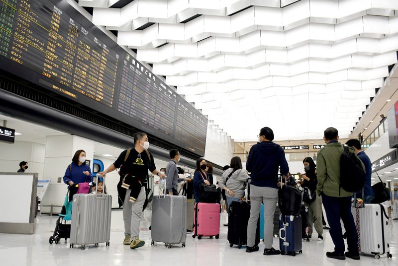 成田国際線旅客４．７倍　２２年度上期　水際対策緩和で需要増　国内線はコロナ禍前並み