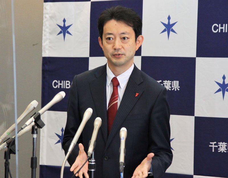 定例記者会見で質問に答える熊谷知事＝１０日、県庁