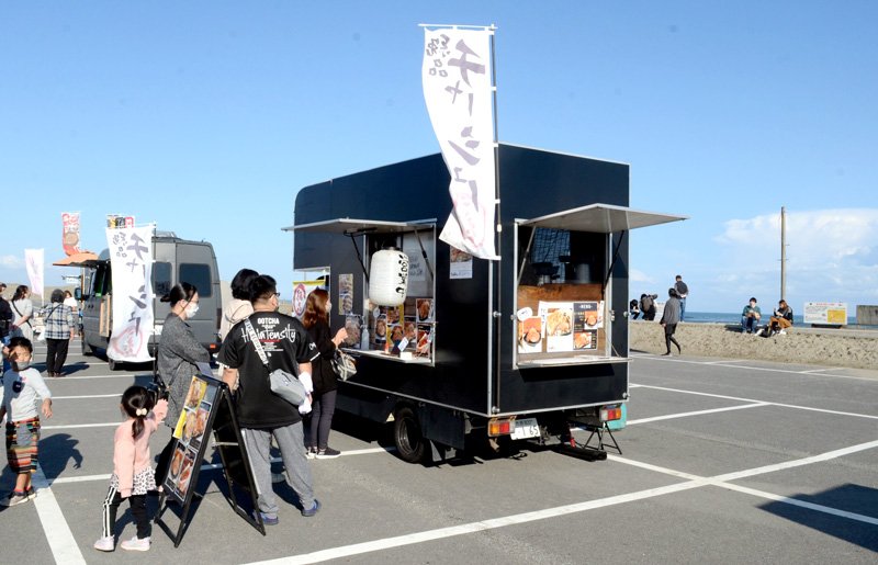 初開催された「白里フードフェス」＝大網白里市
