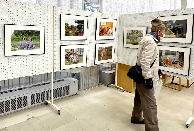 一鍬田地区の生活風景などを紹介する写真展＝多古町