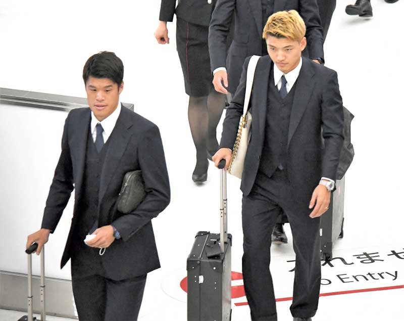 【速報】サムライブルー誇らしく帰国　成田空港、サポーター歓喜の出迎え　Ｗ杯サッカー日本代表