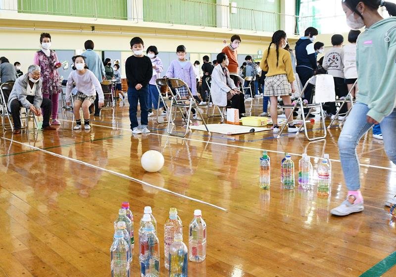 香取・小見川中央小３年生　自作ゲームでおもてなし　一人暮らし高齢者と交流