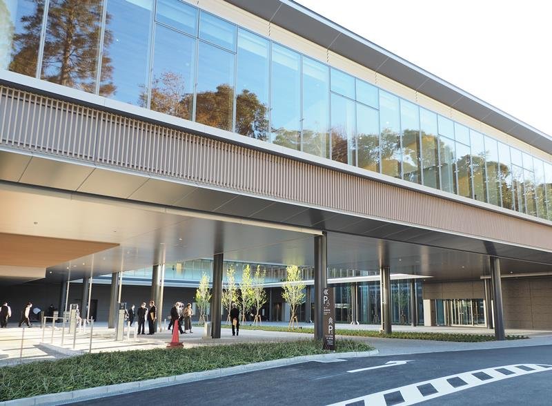 君津地域４市が共同整備した新火葬場「きみさらず聖苑」＝木更津市
