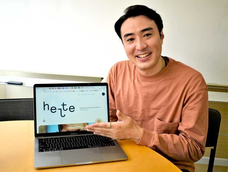 サービスを紹介するヘルテの後藤社長＝柏市
