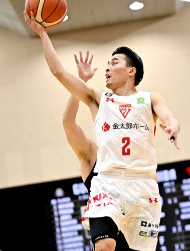 千葉Ｊ－群馬　第２クオーター、シュートを狙う千葉Ｊの富樫＝太田市民