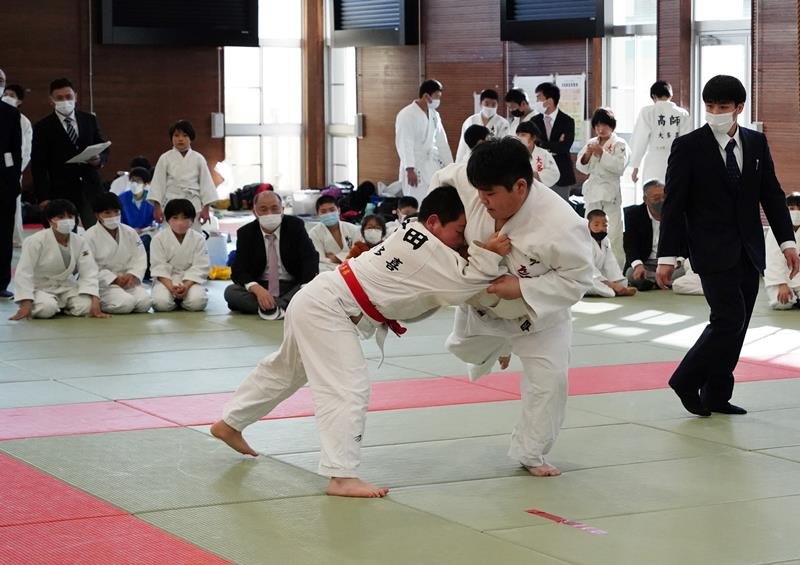 新春の一戦、元気よく　勝浦で青少年武道大会