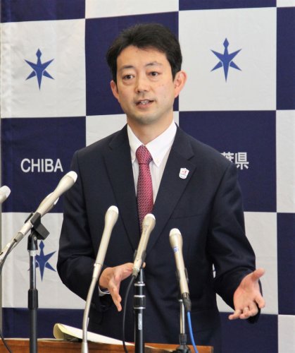 定例記者会見で質問に答える熊谷知事＝１２日、県庁