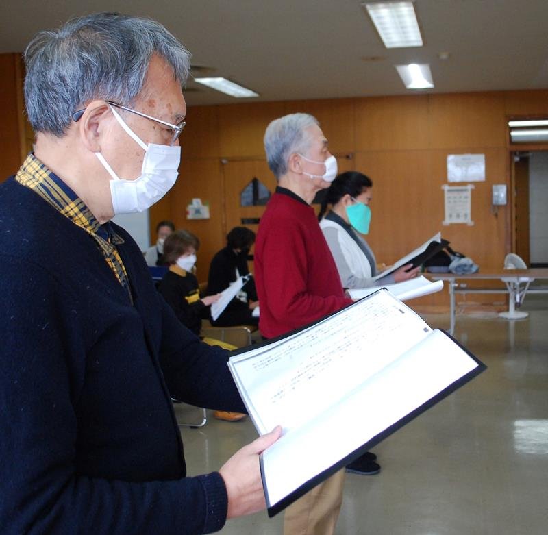 本番を控え、稽古に打ち込むメンバー＝八千代市
