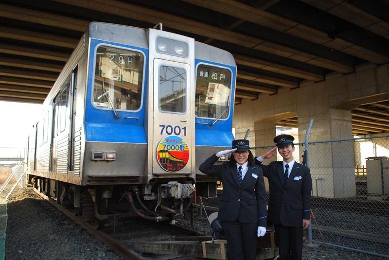 ゲンコツ電車カフェに変身　北総鉄道　西白井基地で撮影見学会　引退１６年、新入社員企画