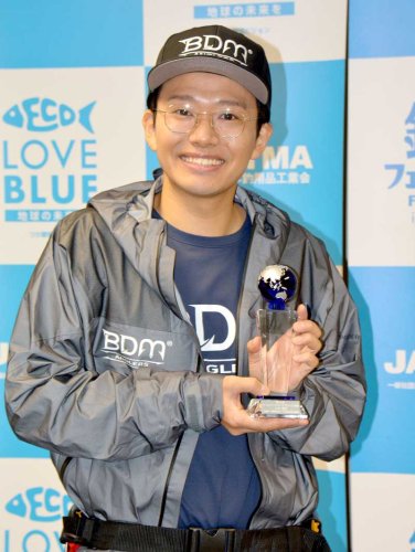 「クール・アングラーズ・アワード２０２３」を受賞したミキ亜生さん
