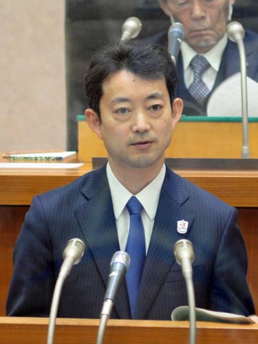 多様性を尊重する条例制定の検討を表明した熊谷知事＝１４日、千葉県議会本会議場
