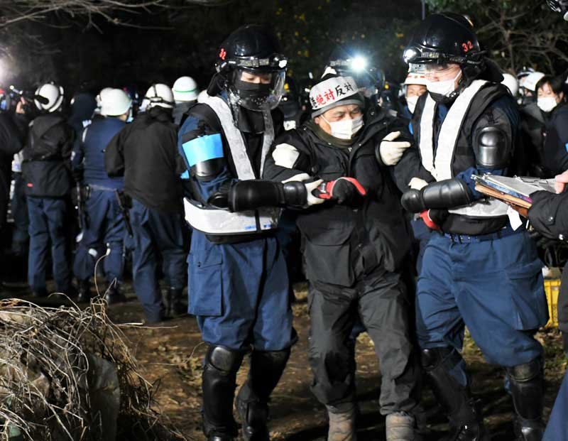 【続報】成田空港反対派のやぐら撤去作業、終了　公妨疑いで３人現行犯逮捕