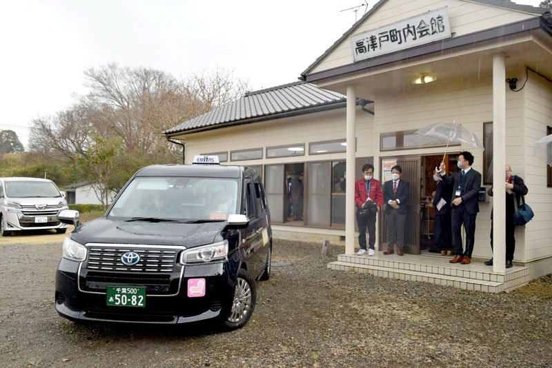 高津戸町で運行が始まった乗り合いタクシー＝１３日、千葉市緑区