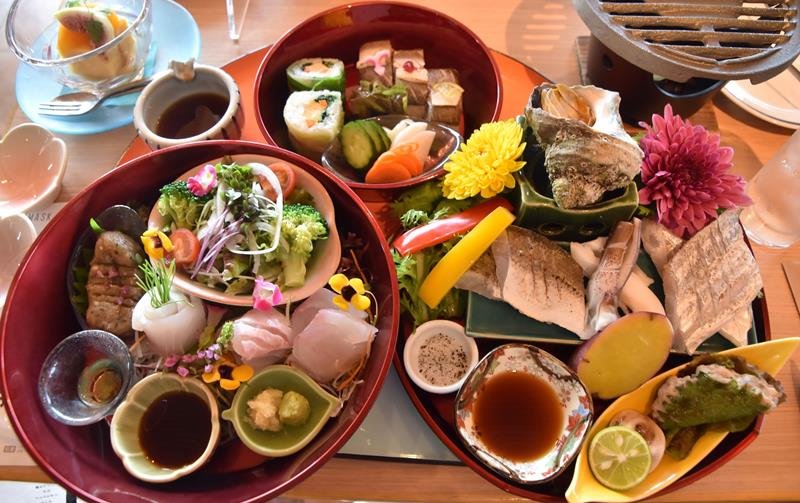 ご当地グルメ「館山炙り海鮮丼」好評　１３万食達成　１０周年迎え昨年リニューアル