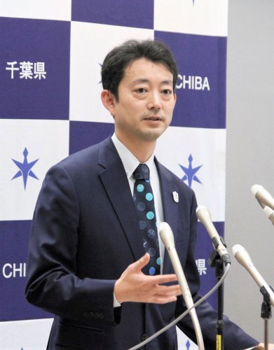 定例記者会見で質問に答える熊谷知事＝６日、県庁