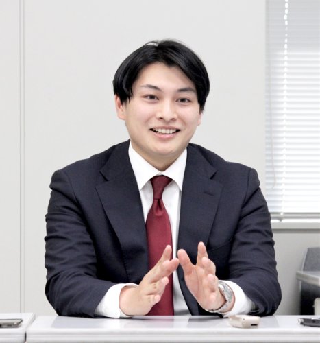 岸野智康氏