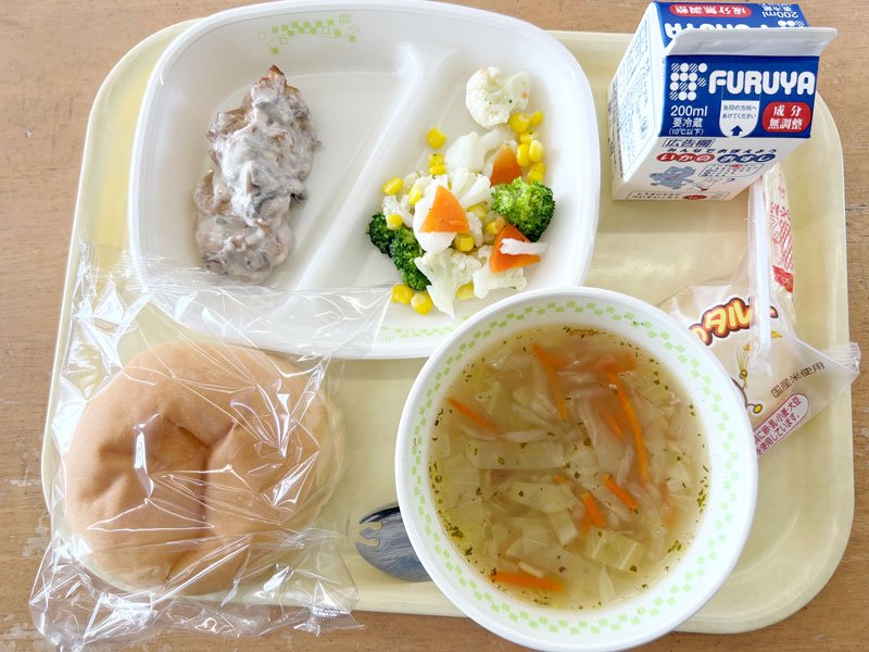 「かとりバーガー」給食　入学、進級祝い特別献立　香取の小中校　地産マッシュルームや水郷どり