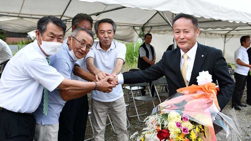 神崎町長選　無投票で再選の椿氏抱負　一歩でも良い町へ