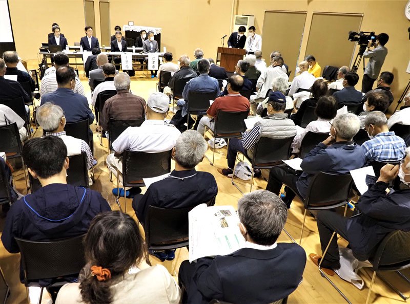 久留里線の現状と課題を巡り開催された住民説明会＝１日、君津市