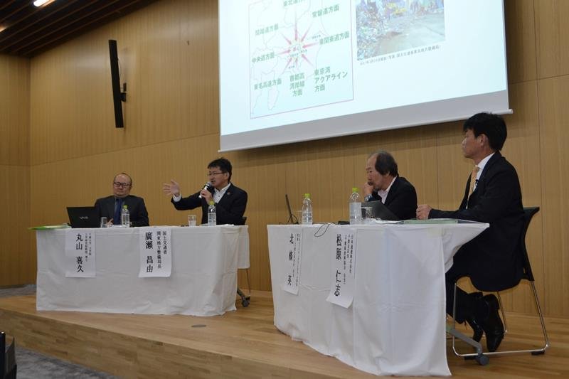 災害時のインフラや物流について考えたパネルディスカッション＝２６日、千葉市役所
