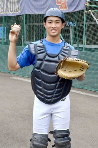好投手ぞろいの中央学院を引っ張る御園生＝我孫子市内