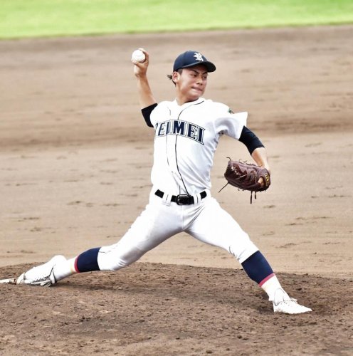 千葉黎明－柏南　６回裏から２番手で登板した千葉黎明の青木＝船橋市民
