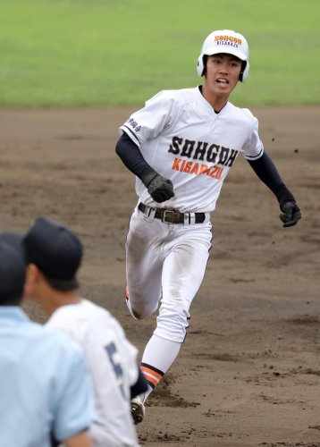木更津総合―市川東　２回裏木更津総合無死、三塁打を放った水野＝袖ケ浦市営
