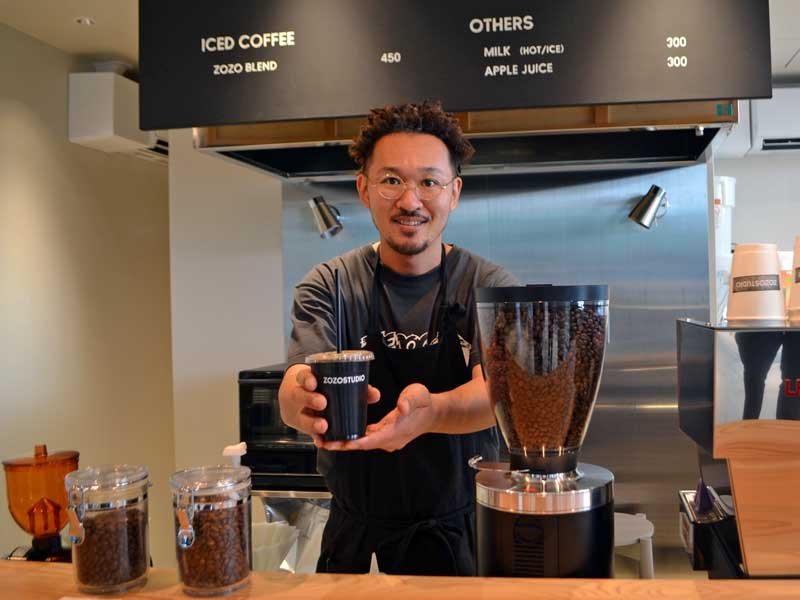 ＺＯＺＯの新社屋１階にオープンしたコーヒースタンド＝千葉市稲毛区のＺＯＺＯＳＴＵＤＩＯ