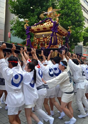 千葉神社　妙見大祭が開幕　４年ぶり大みこし、おはやし・かけ声も復活
