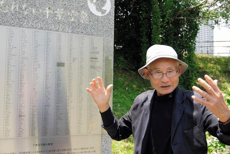 ７月に開かれた千葉空襲の慰霊の集いで、母から聞いた当時の様子を語る森さん＝千葉市中央区
