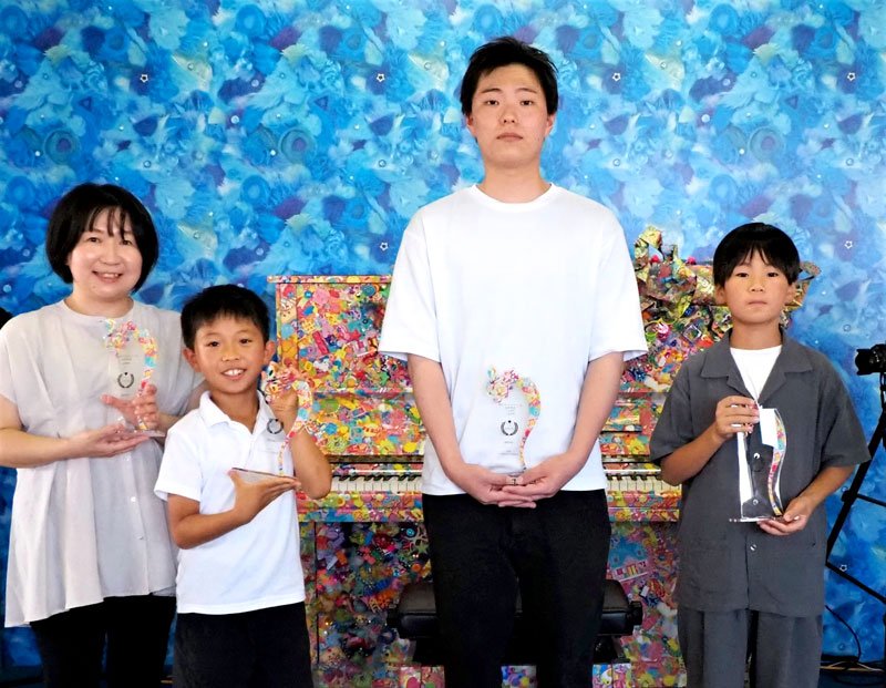 豊かな音色　３部門で腕前競う　木更津で駅ピアノフェス　小学生以下・下村君／一般・栗原さん／連弾・鈴木さん親子Ｖ