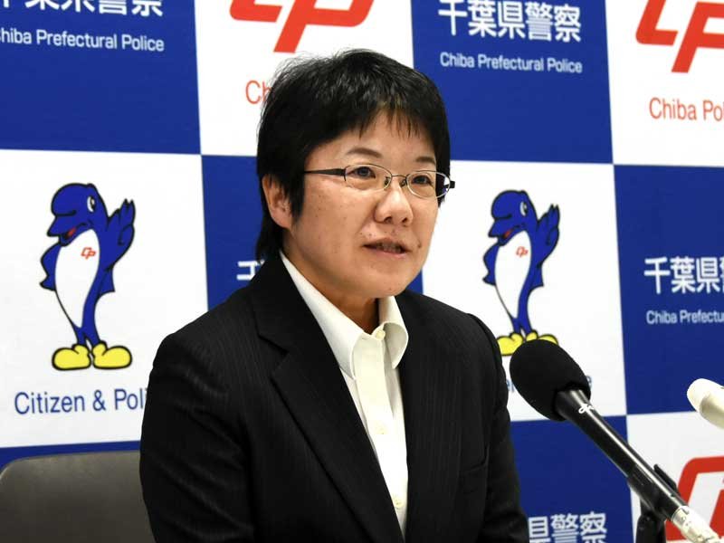 離任会見する田中本部長＝２５日午後、千葉県警本部