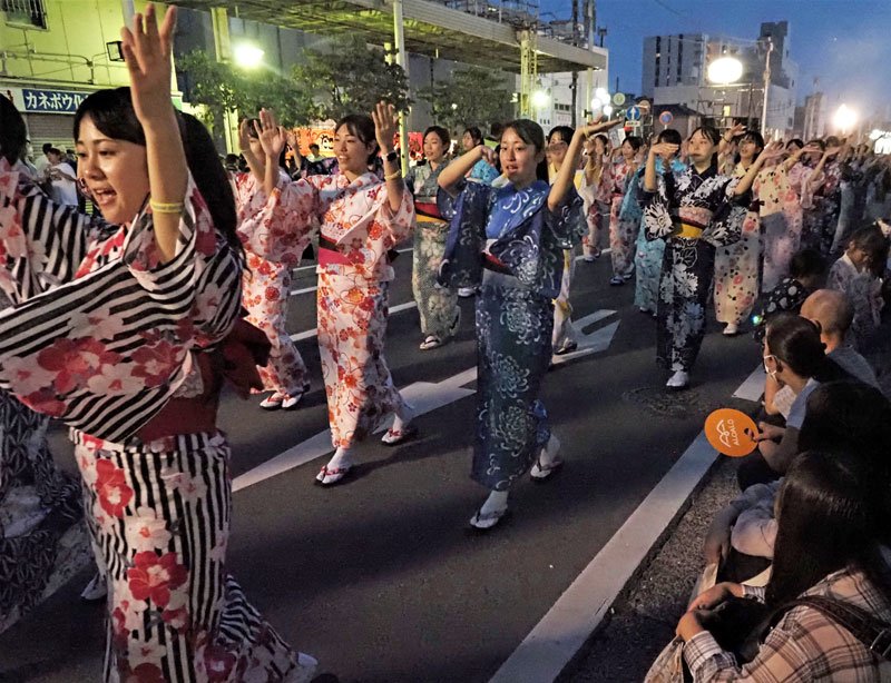 ３２００人にぎやかに「おっさ！」　４年ぶりやっさいもっさい踊り　木更津の街に熱気