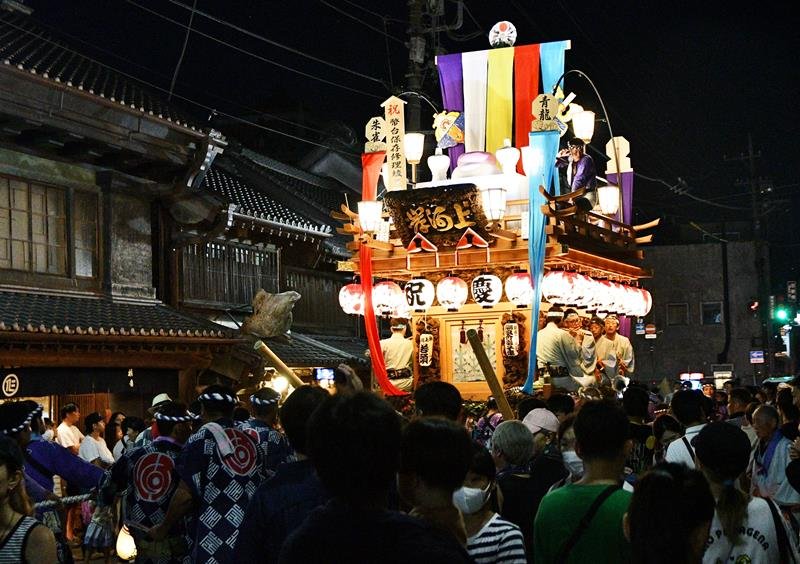 １０８年ぶり「山車」新造　勇壮に町並み巡行、１０日も披露　香取・佐原の秋大祭前に新上川岸区　「待ちに待った宝物継承」