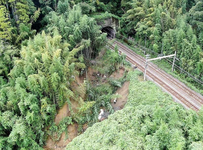 千葉県内、９日も交通網乱れ続く　ＪＲ外房、内房線で土砂崩れ　１０日も一部運休　台風１３号【追記あり】