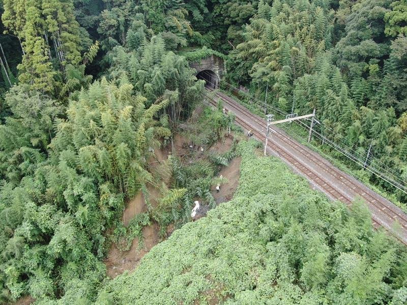 ＪＲ外房線、一部区間の運転再開は１４日以降　誉田―大網間　土砂崩れの復旧作業で　台風１３号