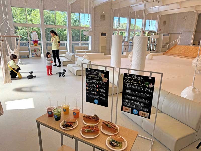 道の駅「保田小学校」に新施設　廃園利用の休憩所「附属ようちえん」　バス待合所や子供を見守りながら働けるカフェ　鋸南町