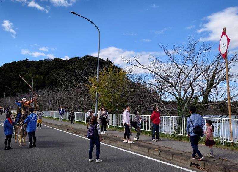 湖畔に神輿、流鏑馬も　市原・高瀧神社　４年ぶり秋例大祭
