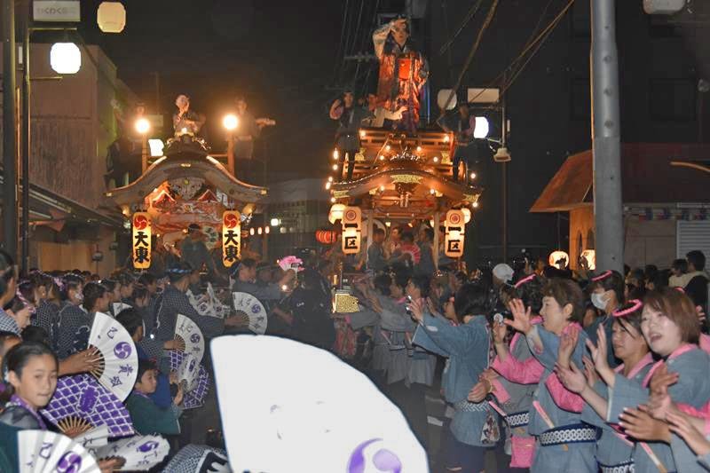 踊りの競演を繰り広げた八街神社大祭＝５日、八街市