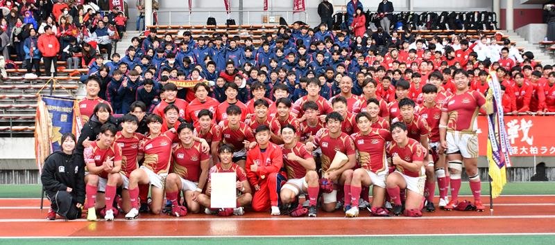 全国高校ラグビー大会に２９大会連続３１度目の出場を決めた流通経大柏フィフティーン＝１２日、柏の葉
