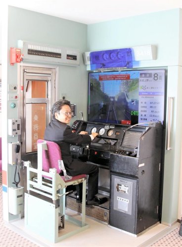 実物の運転台を設置した京成ホテルミラマーレの「トレインルーム」＝千葉市中央区
