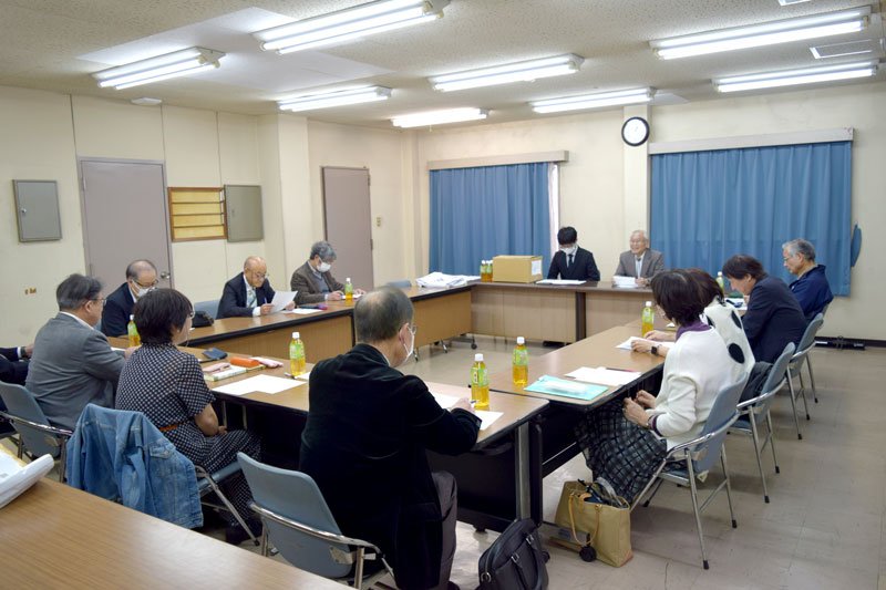 千葉日報社で開かれた本審査会＝千葉市中央区
