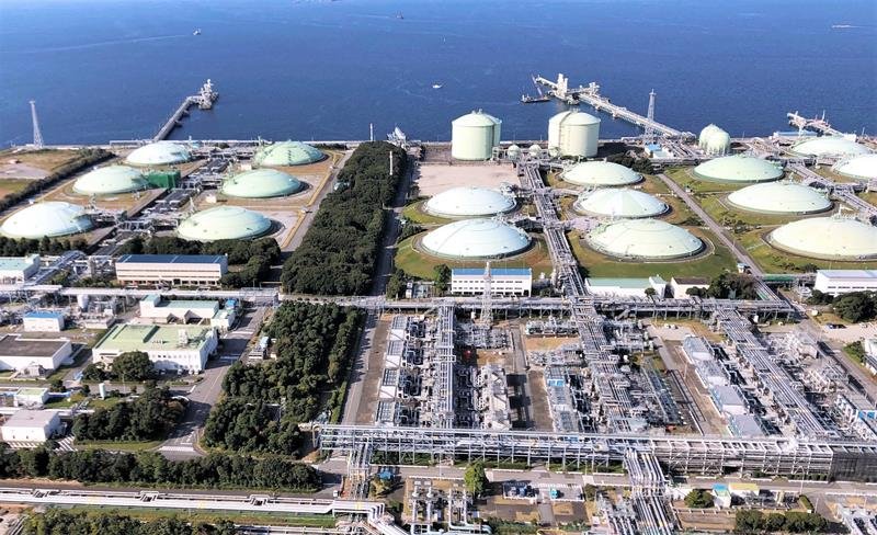 操業５０周年を迎えた袖ケ浦ＬＮＧ基地（東京ガス提供）
