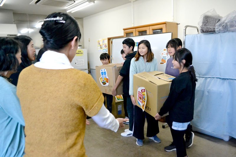 学校→コープ→フードバンク　余った食品集め支援のリレー　八千代・大和田西小、児童が発案、寄付