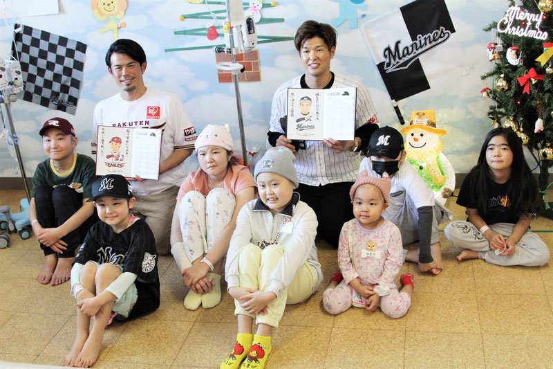 闘病中の子どもにエール　楽天・今江監督　ロッテ・中村選手　チームの垣根越え　千葉市・こども病院