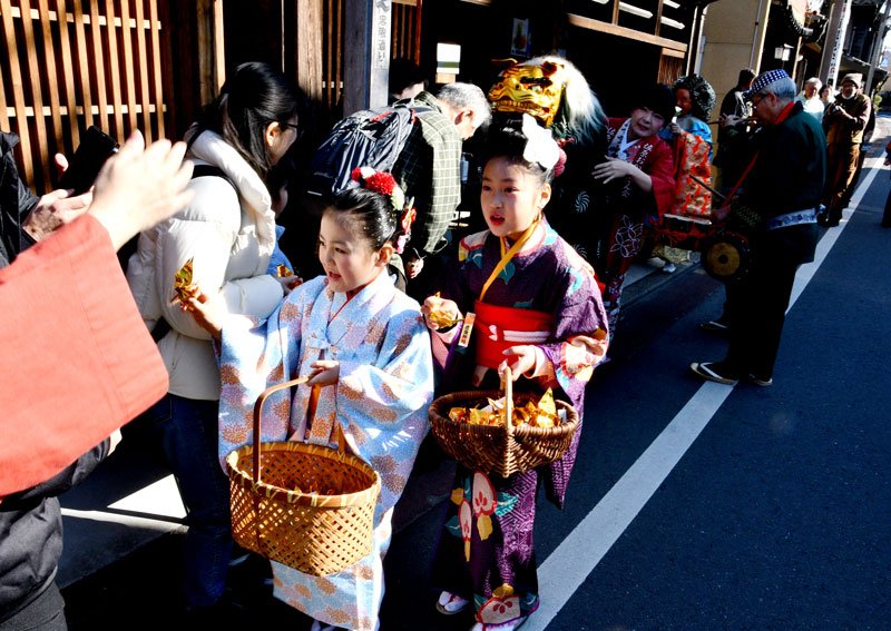 「厄除招福」佐原でイベント　獅子舞、おはやし新年祝う